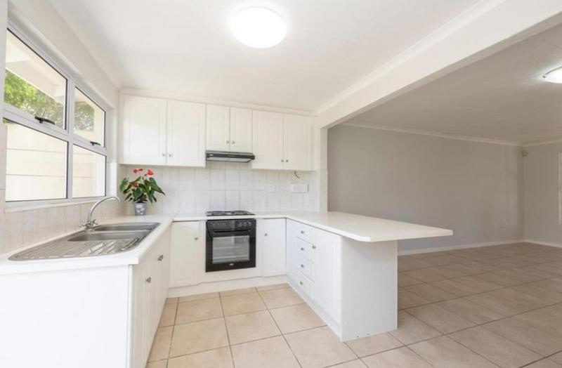 3 Bedroom Property for Sale in Wellway Park East Western Cape